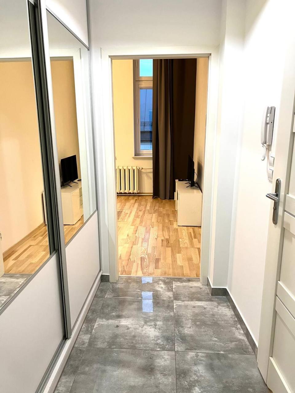 Butas Stylish In The Centre -by Hik Warsaw